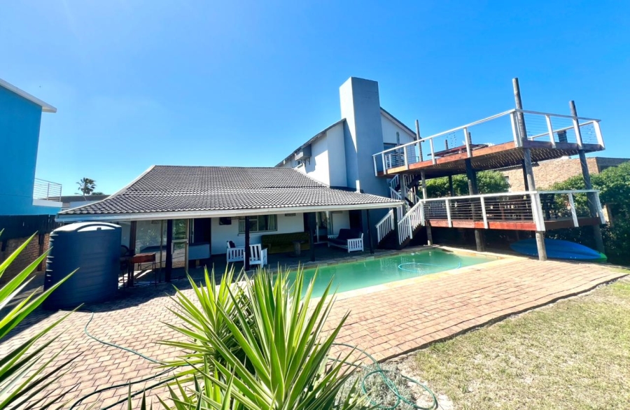 5 Bedroom Property for Sale in Paradise Beach Eastern Cape